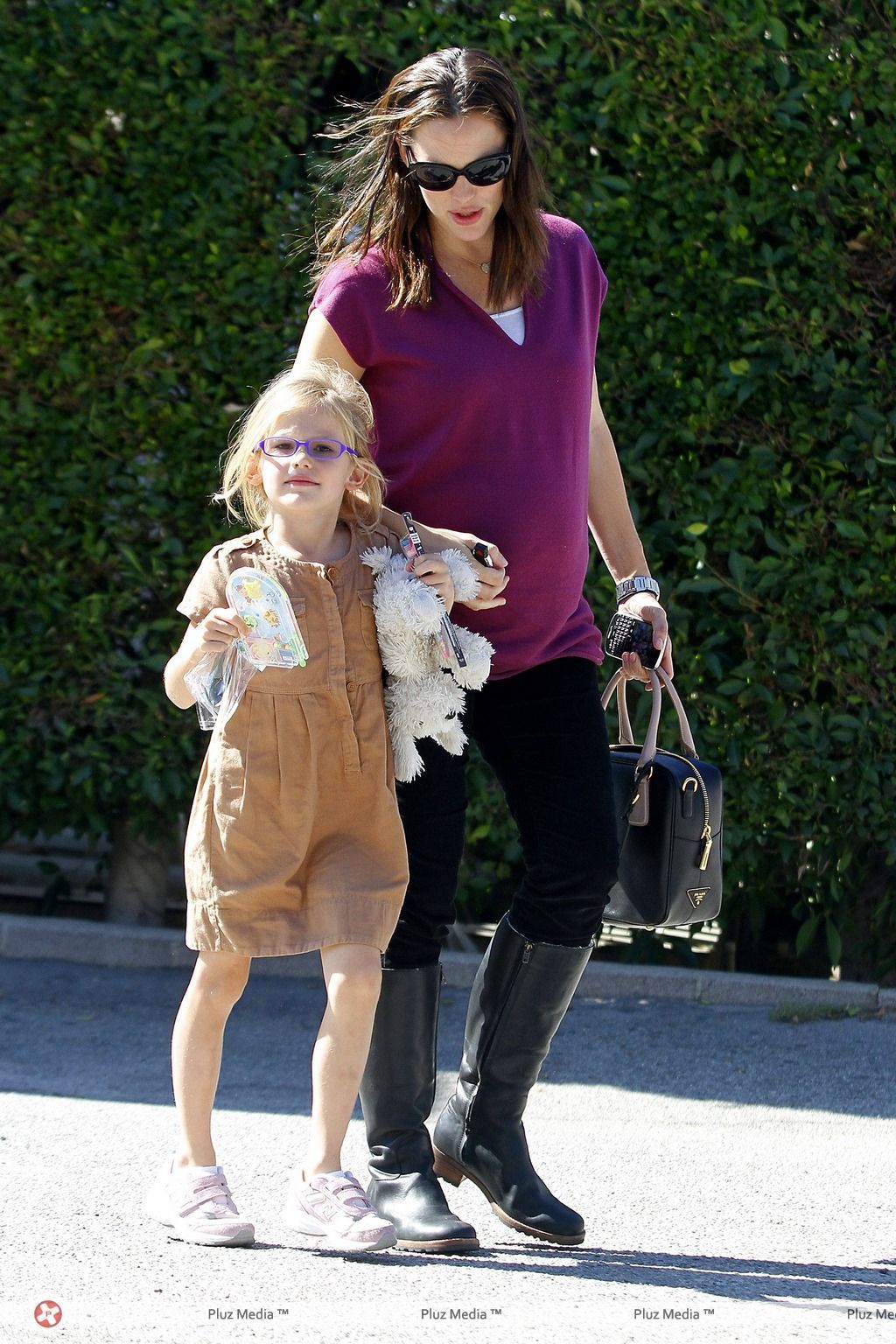 Jennifer Garner takes her daughter Violet Affleck to the dentist | Picture 112704